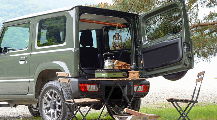 イタリアンレザー製ピラーバーカバーを装着したジムニー